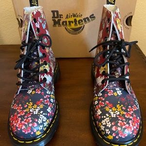 Brand new Doc Martens Floral Mix Backhand Pascal Boots size 7
